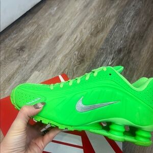 NWT RARE NIKE SHOX Vibrant Green Sneakers